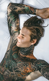 Tecnologias Fismatek Medical para remoção de tatuagens com laser de alta precisão.